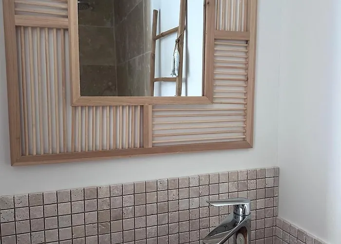 200 M From The Ocean, Surfing, Natural Pools *